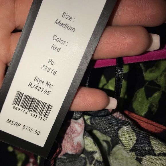 Romeo and Juliet Couture kimono sleeved romper - Picture 3 of 4